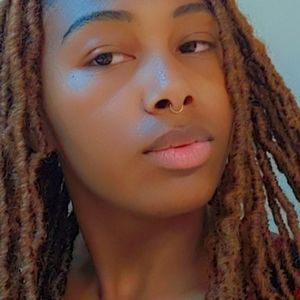 Meet your Posher, Deedee